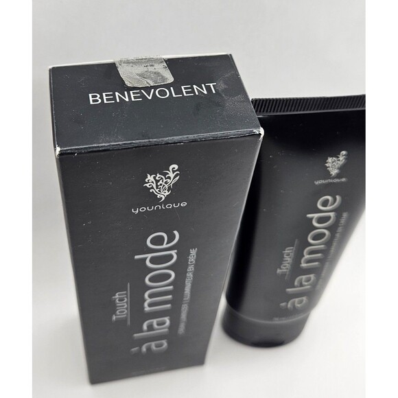 Younique Touch A La Mode Cream Luminizer in Benevolent 1.7 fl oz New in Box - Picture 2 of 5